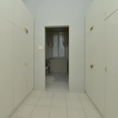 Apartament Nikki Kolovare *
