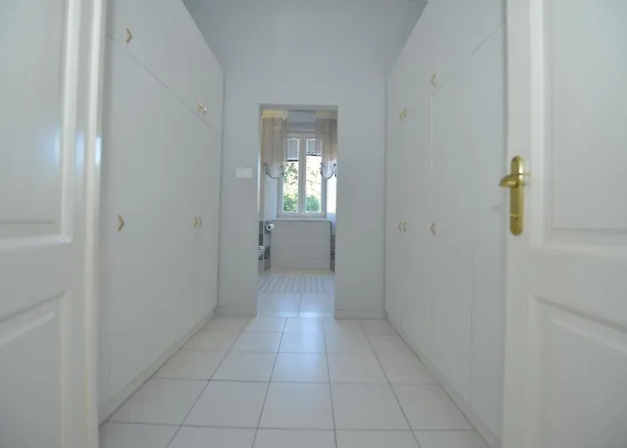 Nikki Kolovare Apartman Zára