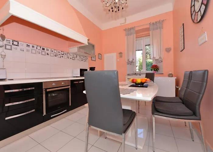 Apartment Nikki Kolovare *