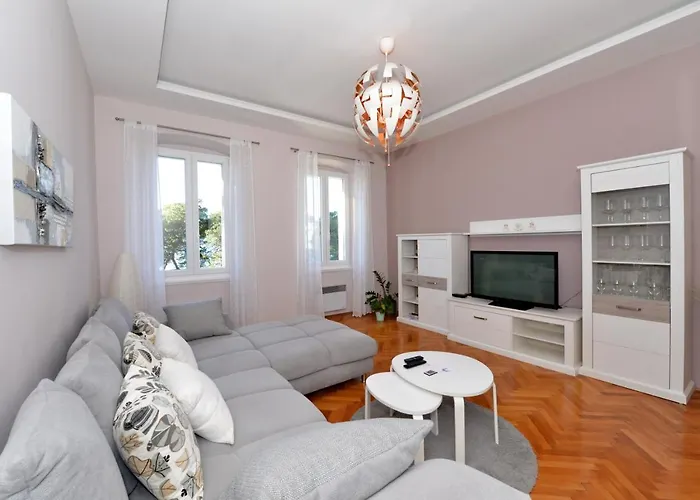 Apartment Nikki Kolovare *