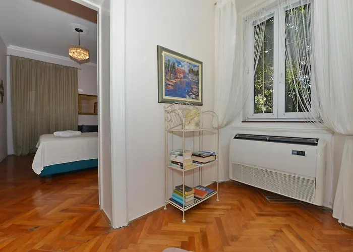 Apartment Nikki Kolovare *