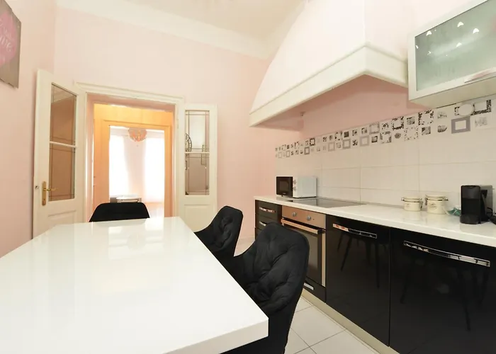 Apartman Nikki Kolovare Zára